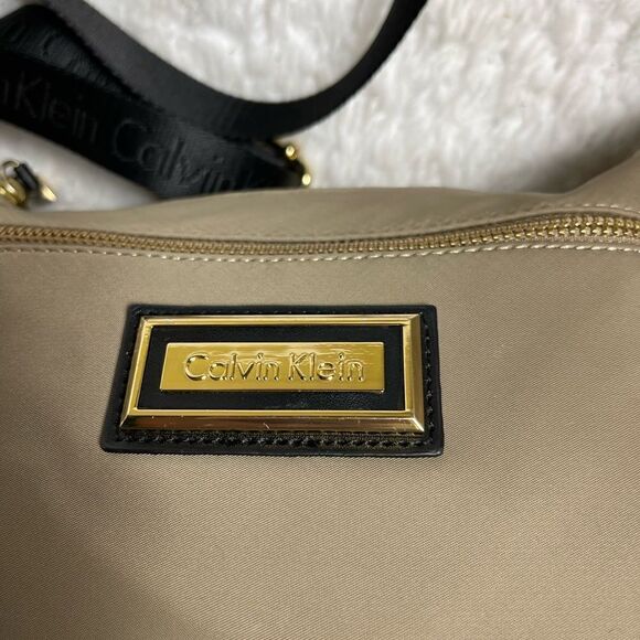 Calvin Klein Khaki Nylon Belfast Messenger crossbody bag black logo strap - Picture 4 of 12